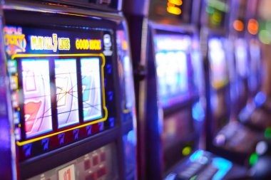 Live dealer table with multiple camera feeds
